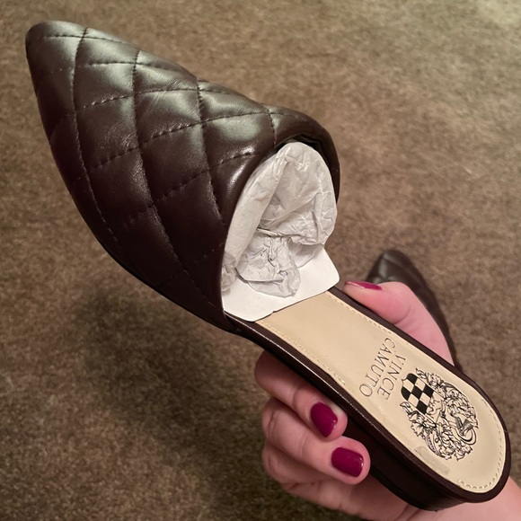 NWT/BNIB Vince Camuto Femlin Mules, Burgundy - Picture 3 of 5